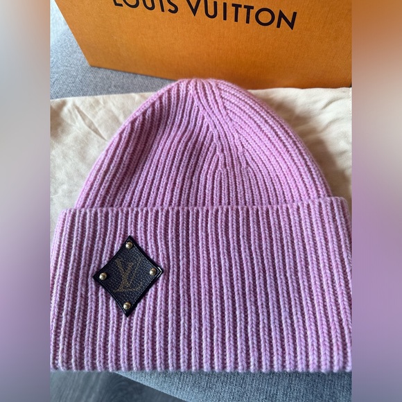 Louis Vuitton rose coloured beanie - Picture 2 of 4
